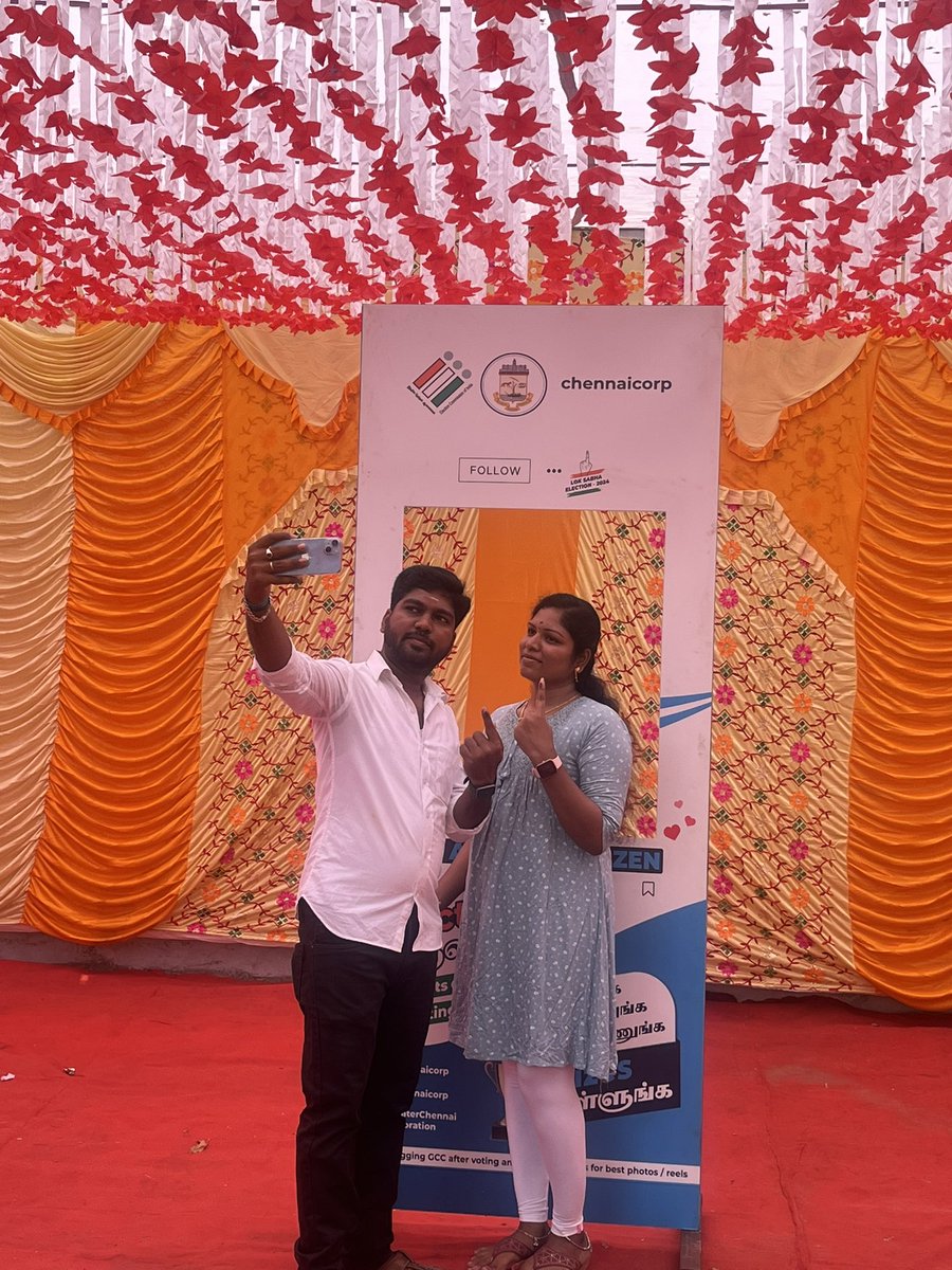 People taking pictures at a selfie point in a booth at Velachery after casting their vote @THChennai #Chennai #LokSabaElections2024 #tamilnaduelection #TNElections