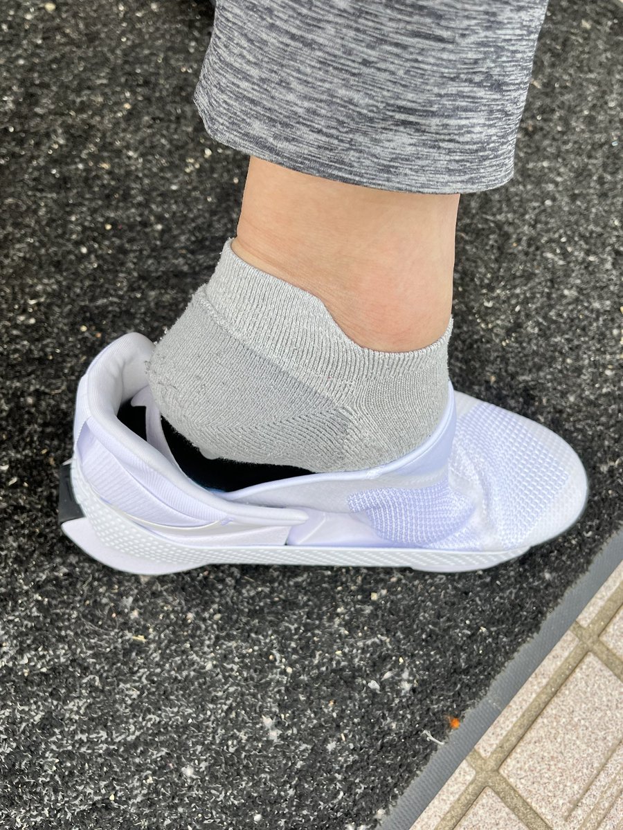 ryo1214411's tweet photo. ホワイトスニーカーが欲しかったので👟買っちゃいました⤴️

凄く履きやすくて、立ったま履ける⤴️😊
#NIKEGOFLYEASE https://t.co/KPpJqr36Ly