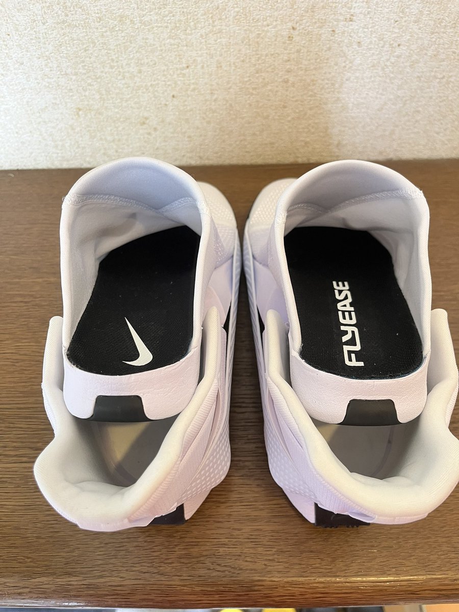 ryo1214411's tweet photo. ホワイトスニーカーが欲しかったので👟買っちゃいました⤴️

凄く履きやすくて、立ったま履ける⤴️😊
#NIKEGOFLYEASE https://t.co/KPpJqr36Ly