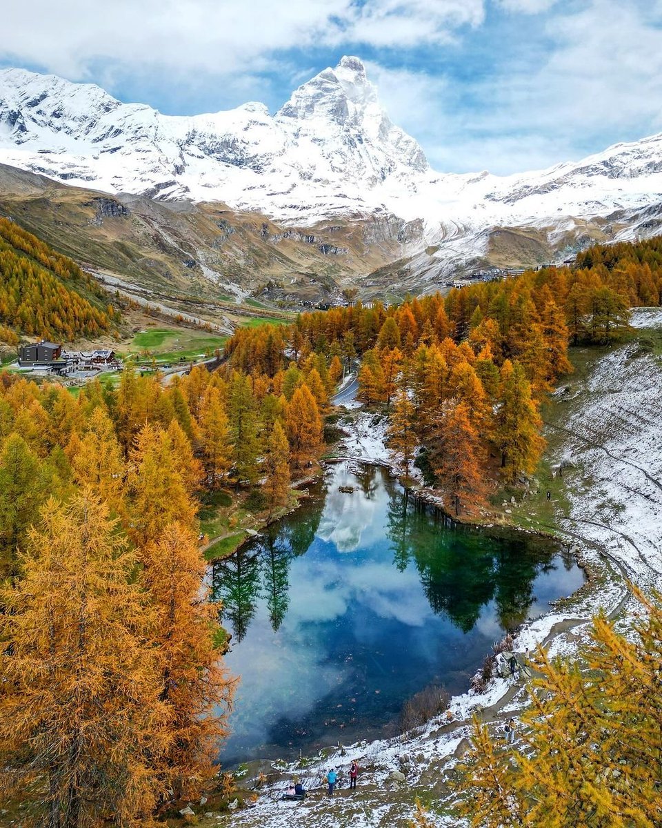 la Community ufficiale di Instagram dal 2012, con le foto più belle del Piemonte e Valle d'Aosta presenta: 📍Il Cervino e il Lago Blu Cervinia, Valtournenche AUTORE @omaritoh • LOCAL MANAGER @ingridsworld79