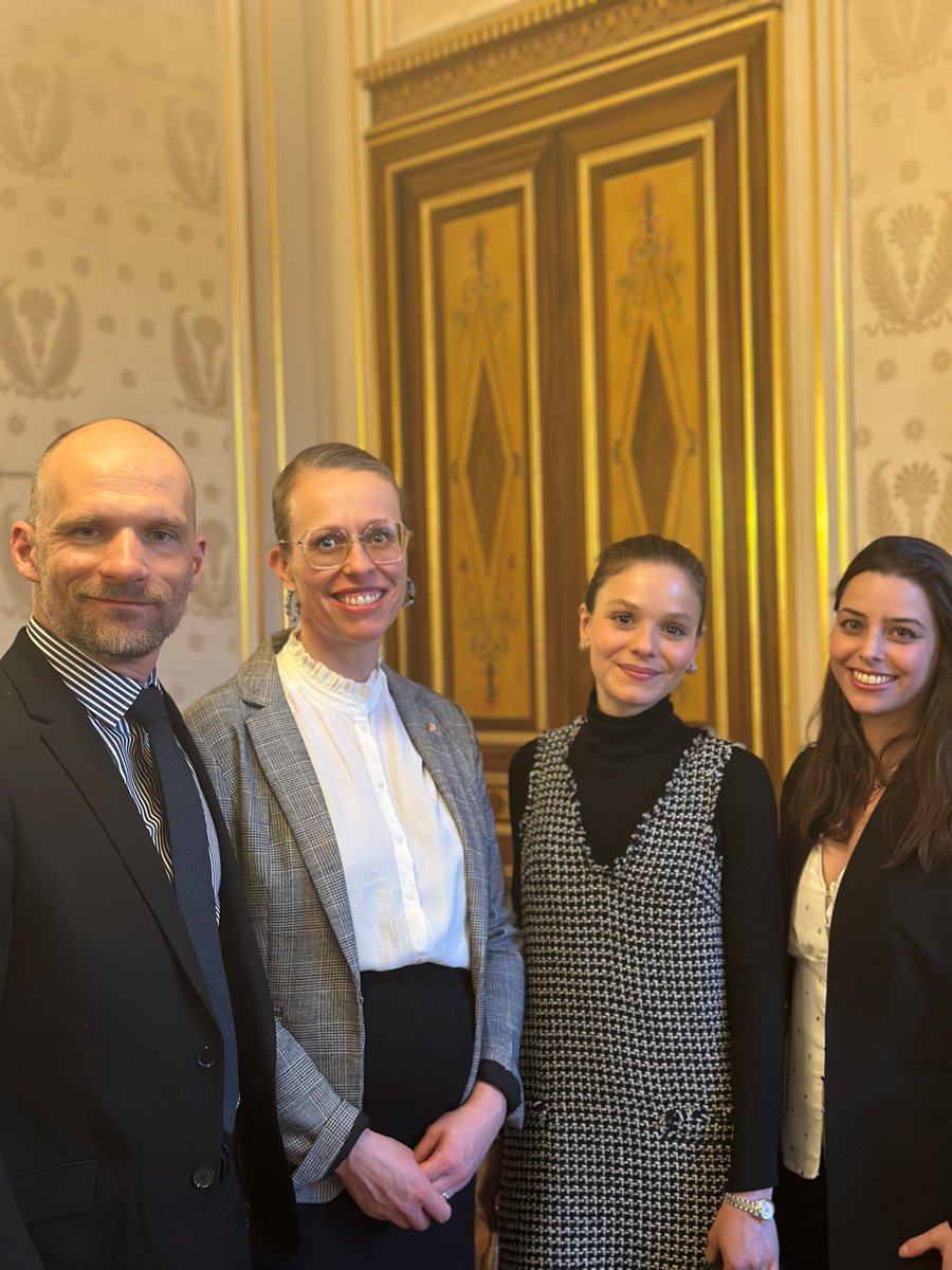 IRSEM (@irsem1) on Twitter photo #Actualité | Contrer la désinformation en vue des élections européennes 🇪🇺
Orr'in Leonie Belk chercheuse invitée et <a href="/ClotildeBomont/">Clotilde Bômont</a>, chercheuse géopolitique du numérique participaient hier à ce débat, ici aux côtés des lieutenants-colonels Trede et Heusinger
Merci <a href="/AmbDEenFR/">Ambassadeur Stephan Steinlein</a> ! #Actualité | Contrer la désinformation en vue des élections européennes 🇪🇺
Orr'in Leonie Belk chercheuse invitée et <a href="/ClotildeBomont/">Clotilde Bômont</a>, chercheuse géopolitique du numérique participaient hier à ce débat, ici aux côtés des lieutenants-colonels Trede et Heusinger
Merci <a href="/AmbDEenFR/">Ambassadeur Stephan Steinlein</a> !