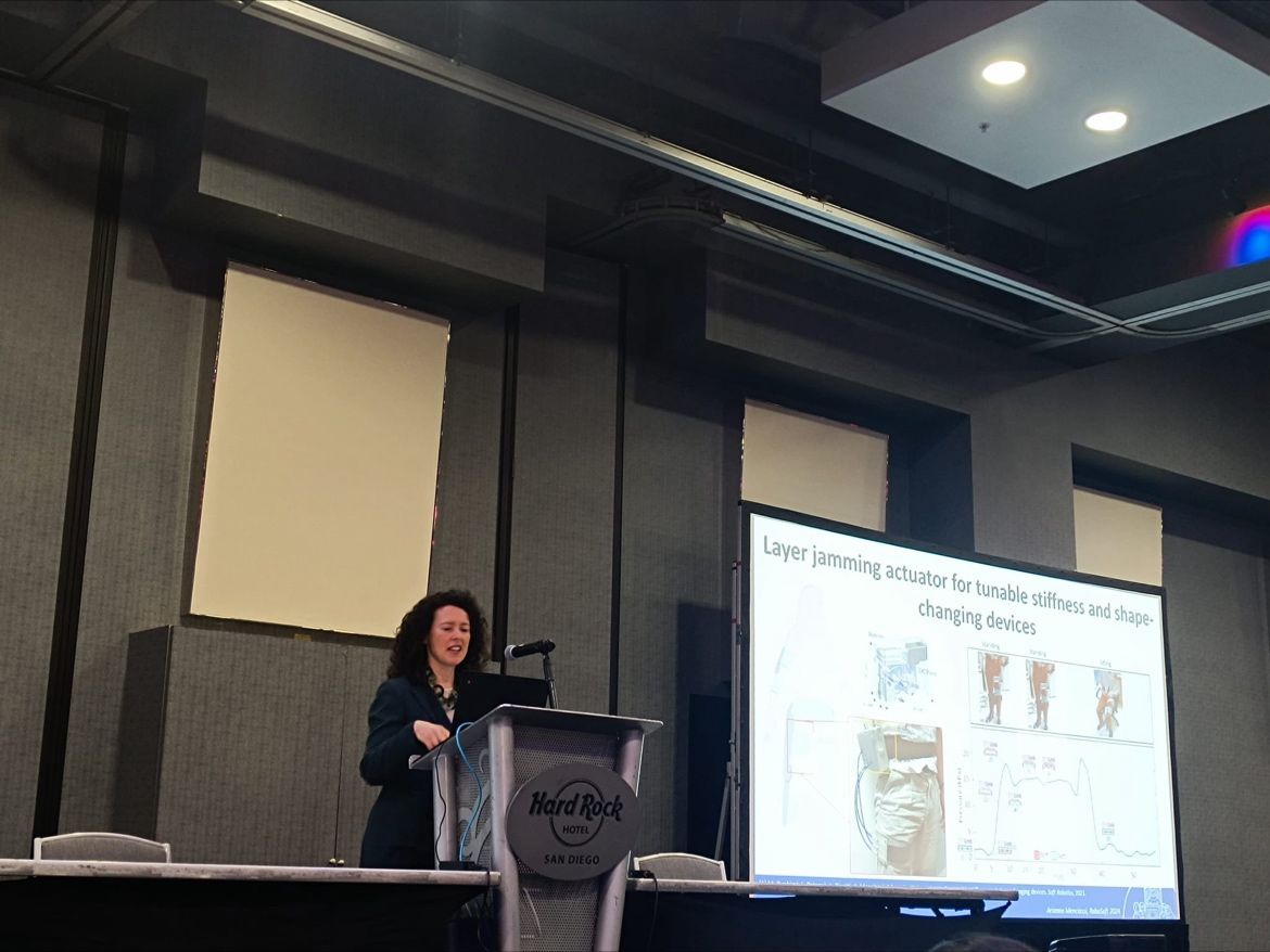 ScuolaSantAnna's tweet image. #robotics
🔬Arianna Menciassi, prorettrice della Scuola Sant’Anna, e Linda Paternò, ricercatrice dell’Istituto di BioRobotica, hanno partecipato a #Robosoft 2024, la conferenza sulla #softrobotics in programma a San Diego.
📰News sul Sant'Anna Magazine
santannapisa.it/it/news/roboso…