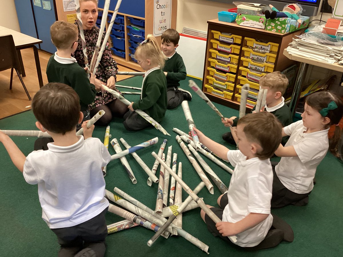 staidansbks1's tweet photo. Year 1 have worked together in Art to begin creating a paper sculpture of a spider #staidansbART https://t.co/qsLGsieu5Z