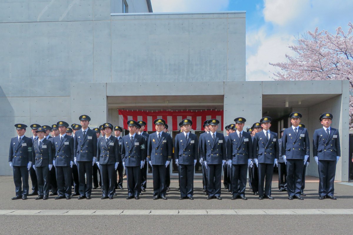 【宮城県消防学校入校式】 令和6年4月12日、宮城県消防学校で初任総合教育(第28期)の入校式が行われ、仙台市消防局からは44名の新人消防士が入校しました。これから約1年間、県内の同期とともに教育訓練を受け、消防に関する知識・技術を学びます。今後の成長にご期待ください！ #消防