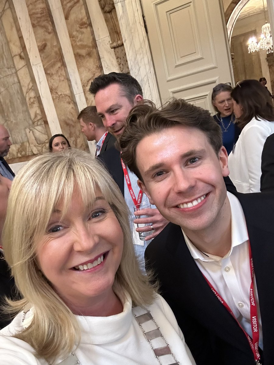 Always great to meet a Twitter/X pal in real life! Thanks a million @dalemcdermott for attending @IreCanBiz Business Summit in Iveagh House yesterday 🇮🇪🇨🇦