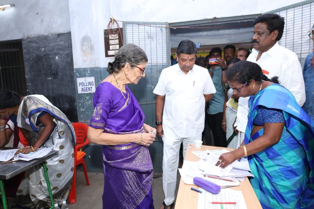 ptrmadurai's tweet photo. Went with my mother to cast my vote. Answering questions after voting, I noted that this was the most important election after Independence: a second struggle for freedom. I urge all citizens to exercise their right, and their duty to vote. It is your way to shape our future. https://t.co/D0fvo0bpPE