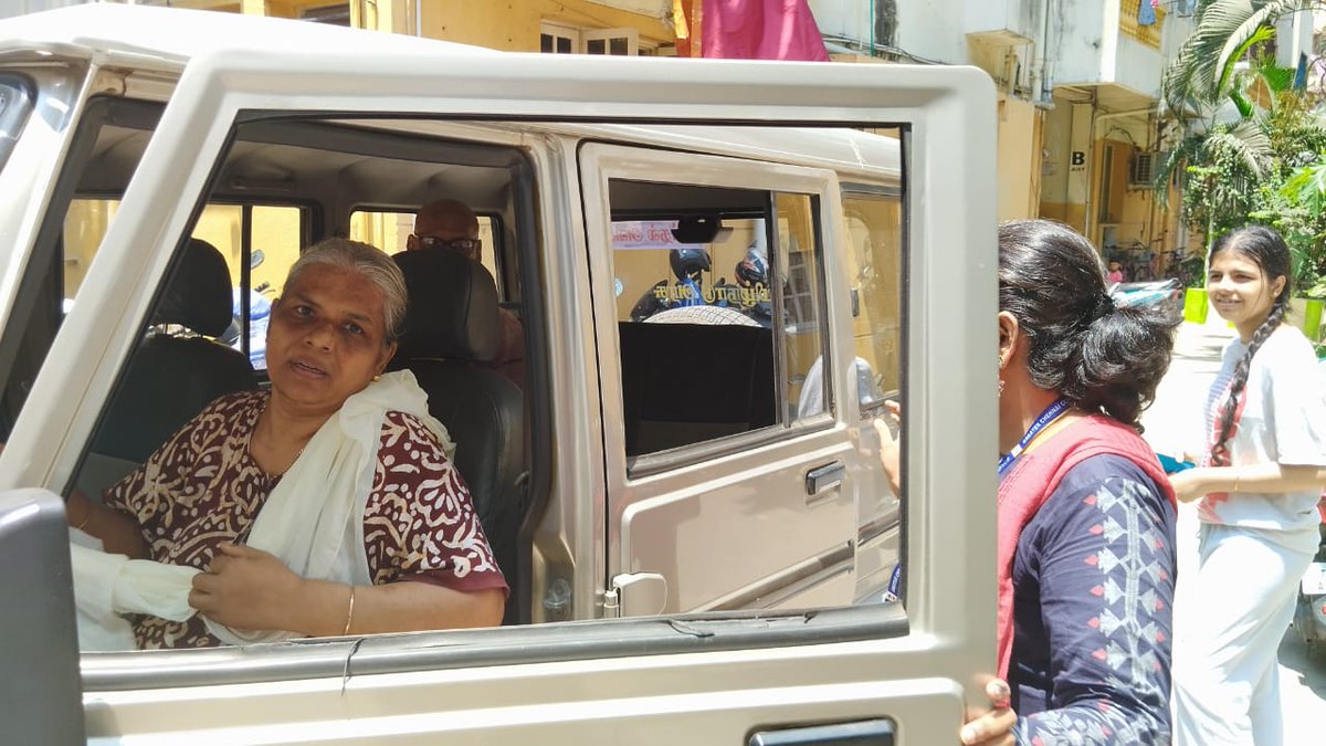 Dear #Chennaities,

The District Election Office has arranged vehicle facilities to pick up senior citizens and PWD individuals for voting. Currently, one PWD & senior citizen is en route to the polling station in Mylapore constituency.

#ChennaiCorporation
#LokSabhaElections2024