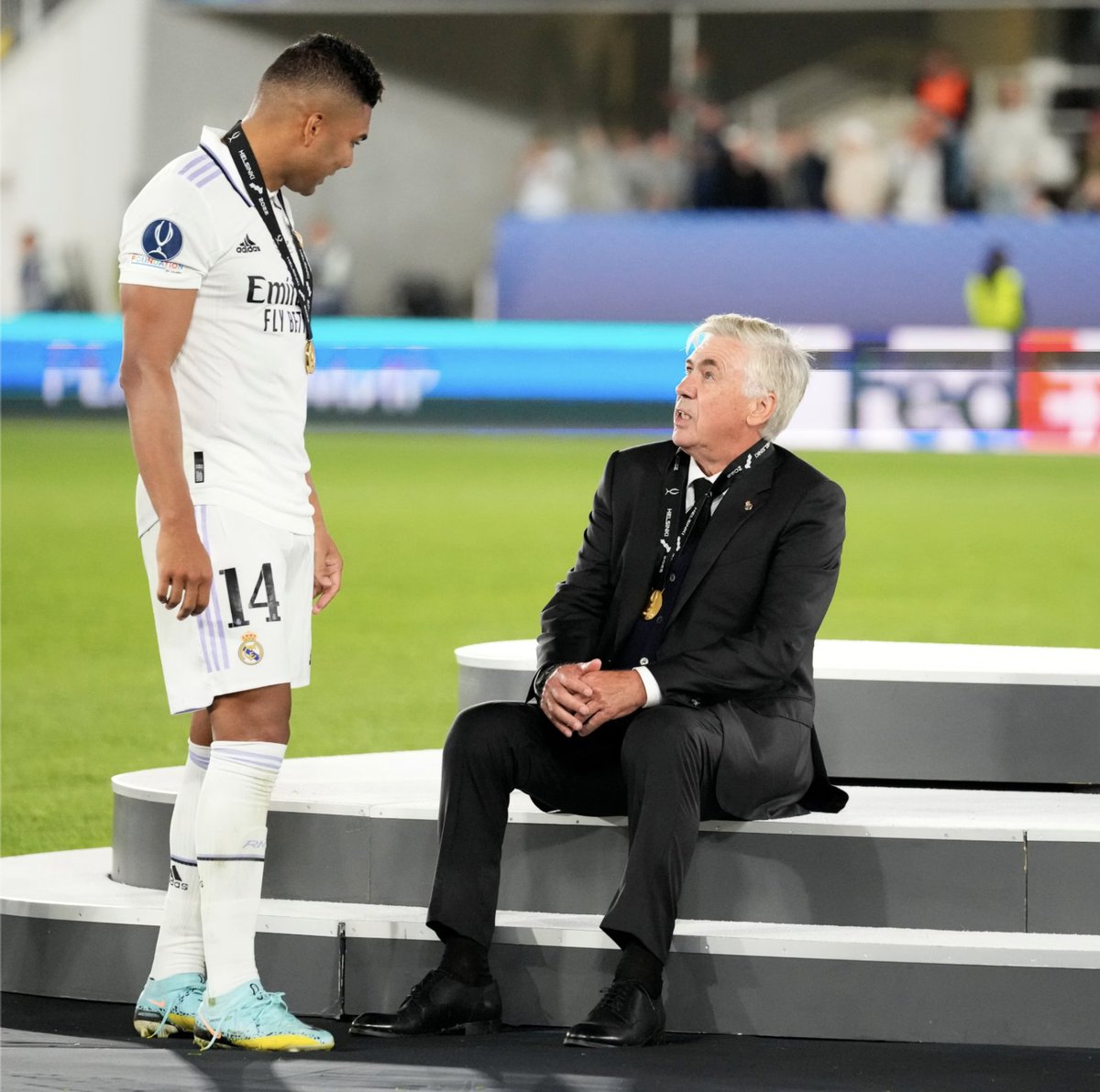 🚨🗣️ Casemiro: “When I was close to leaving, I entered Ancelotti’s office & he was crying. I asked him: “Why are you crying?’ 

He said: ‘Case, I don’t know, I just want you to know that I love you & didn’t want you to leave’. That was when I doubted leaving.” #MUFC