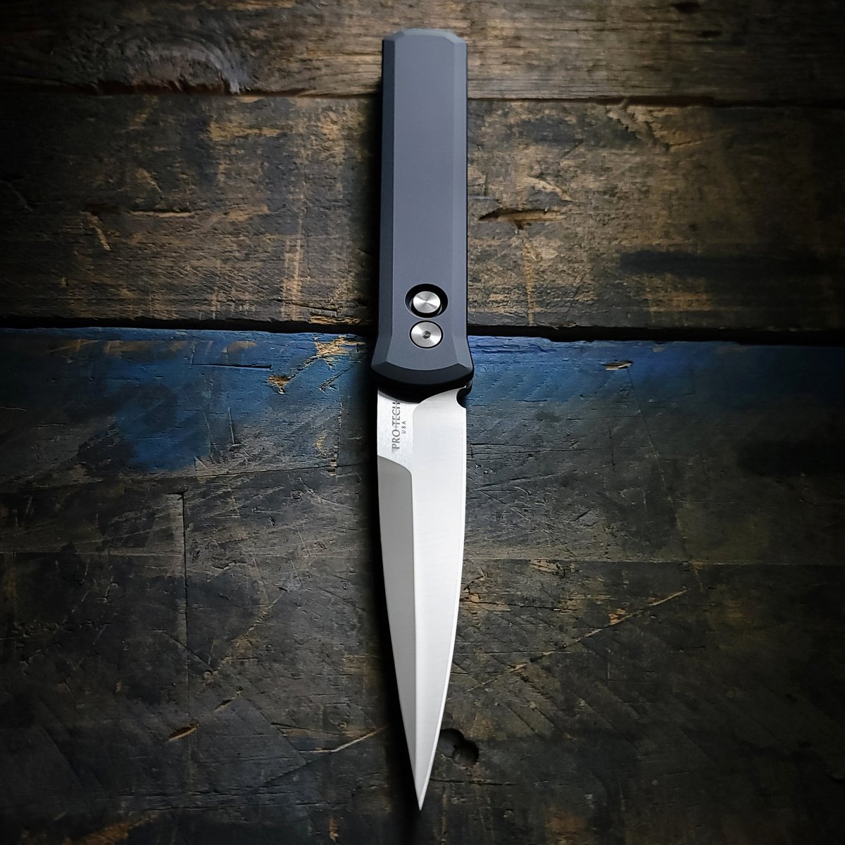 Pro-Tech Knives tweet media