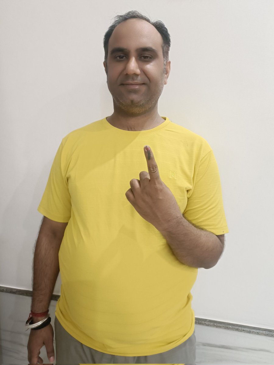 SharadRanga's tweet photo. राष्ट्र हित में मतदान।
Voted for the Nation
जय श्रीराम 🇮🇳🚩 https://t.co/jgZh8oo8An