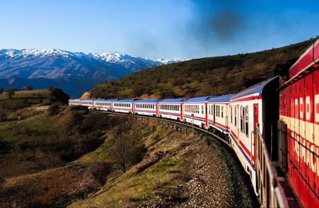 Ankara - Diyarbakır turistik tren seferleri bugün itibariyle hizmete başlıyor.