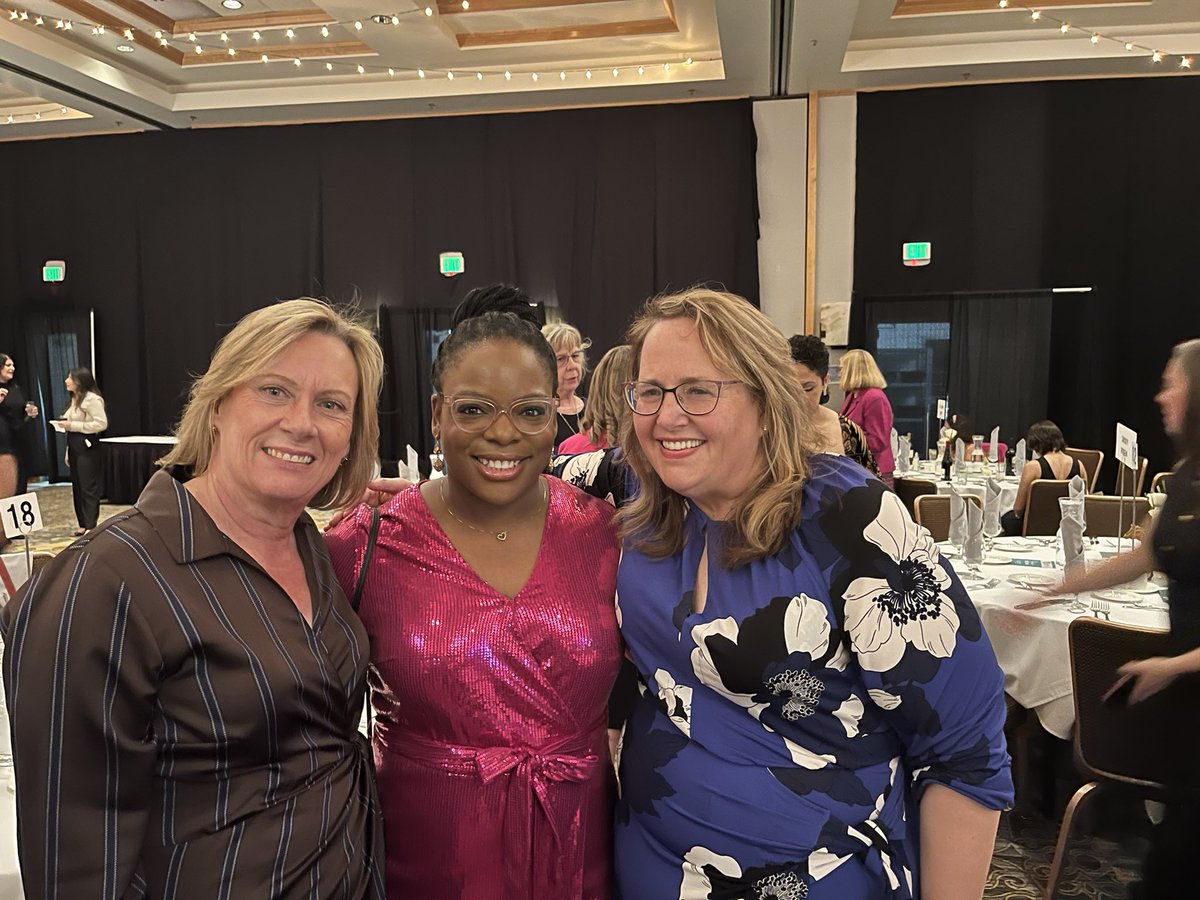 Wonderful time at the Nevada Women’s Lobby Award dinner! Able to speak about the incredible work of Frankie Sue Del Papa, @EricaMosca14. Thank you @tessopferman and NV Women’s Lobby Board for organizing!!