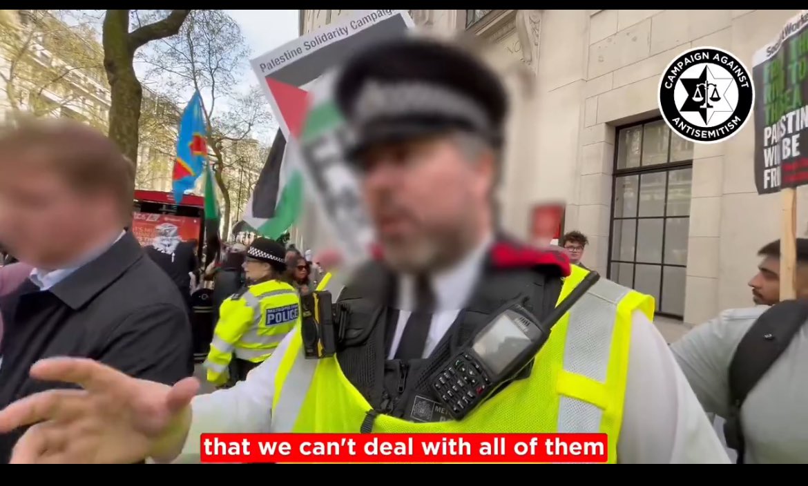 This is horrendous. The policeman even admits that they would arrest the Jewish chap because ‘we can’t deal with all of them (the crowd)’ Frankly if you can’t deal with all of ‘them’ then ban the marches @metpoliceuk @SadiqKhan @JamesCleverly