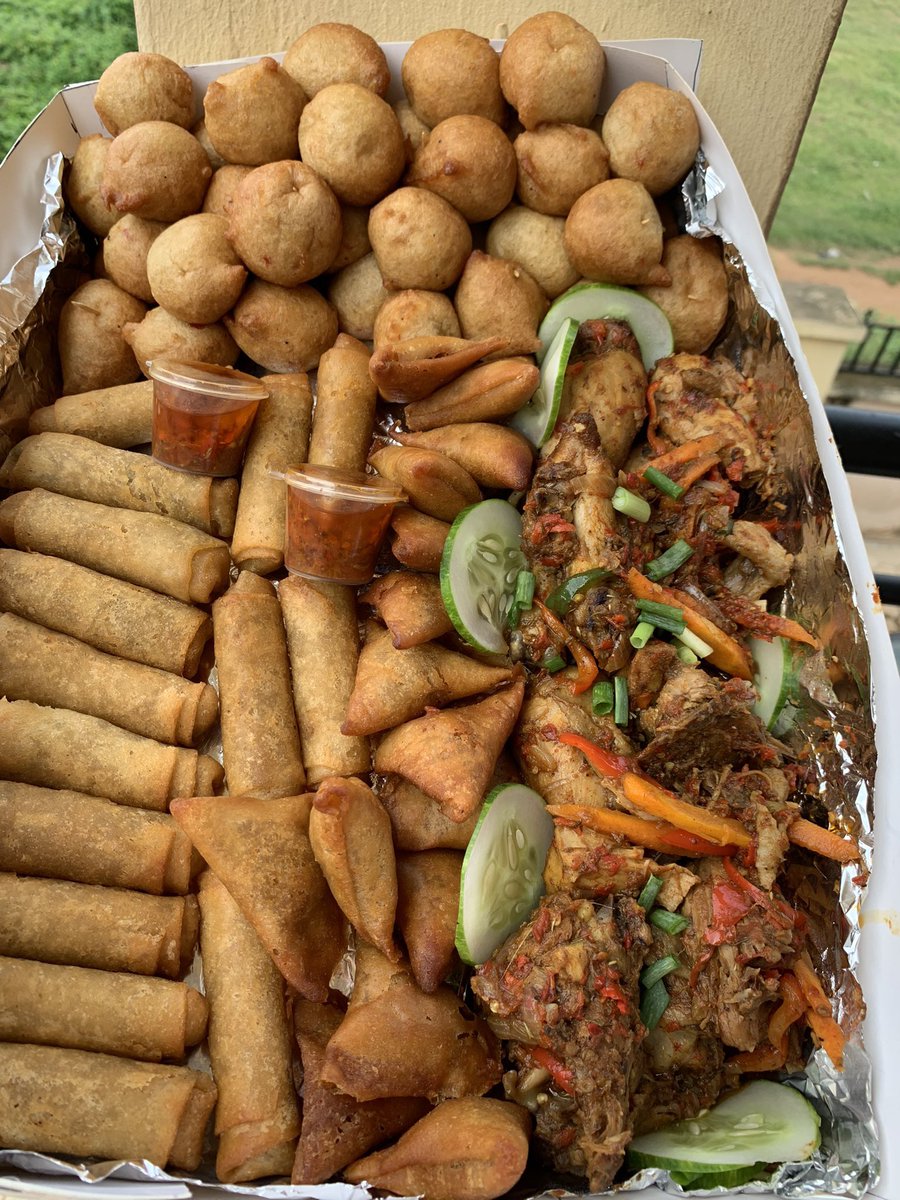 The weekend is open us Pre-order small chops and get your favorite drink/wine and enjoy F1 9000 F2 17,000 F3 27, 000 Order link in bio IG @CulinaryErudite