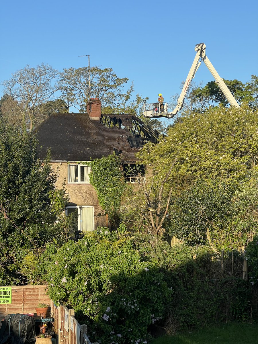 braydens92's tweet photo. @TheOxfordMail massive house fire on Franklin road last night https://t.co/KrtV2bkw7U