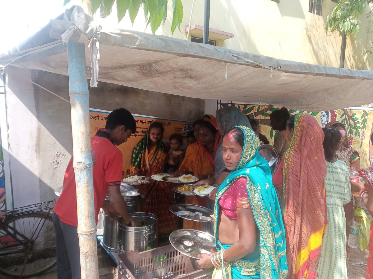 Manishactor2's tweet photo. This is Our #ONERUPEETHALIPROJECT

This 2nd kitchen is Run Outside Bihar Saharsa Government Hospital.

Here Every Needy Person Gets a Full Meal for just ₹1😊

UPI-7250305867@sbi 
Website- https://t.co/grj2mgPiV3

#Nbfoundation #ManishGupta #Donate #Share #HelpPeople https://t.co/qfsviAqnt2