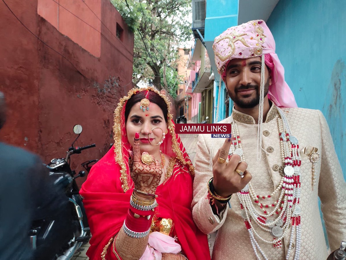 DrJitendraSingh's tweet photo. From the wedding ceremony, straight to the Polling booth. #Udhampur https://t.co/ibp43i87HQ