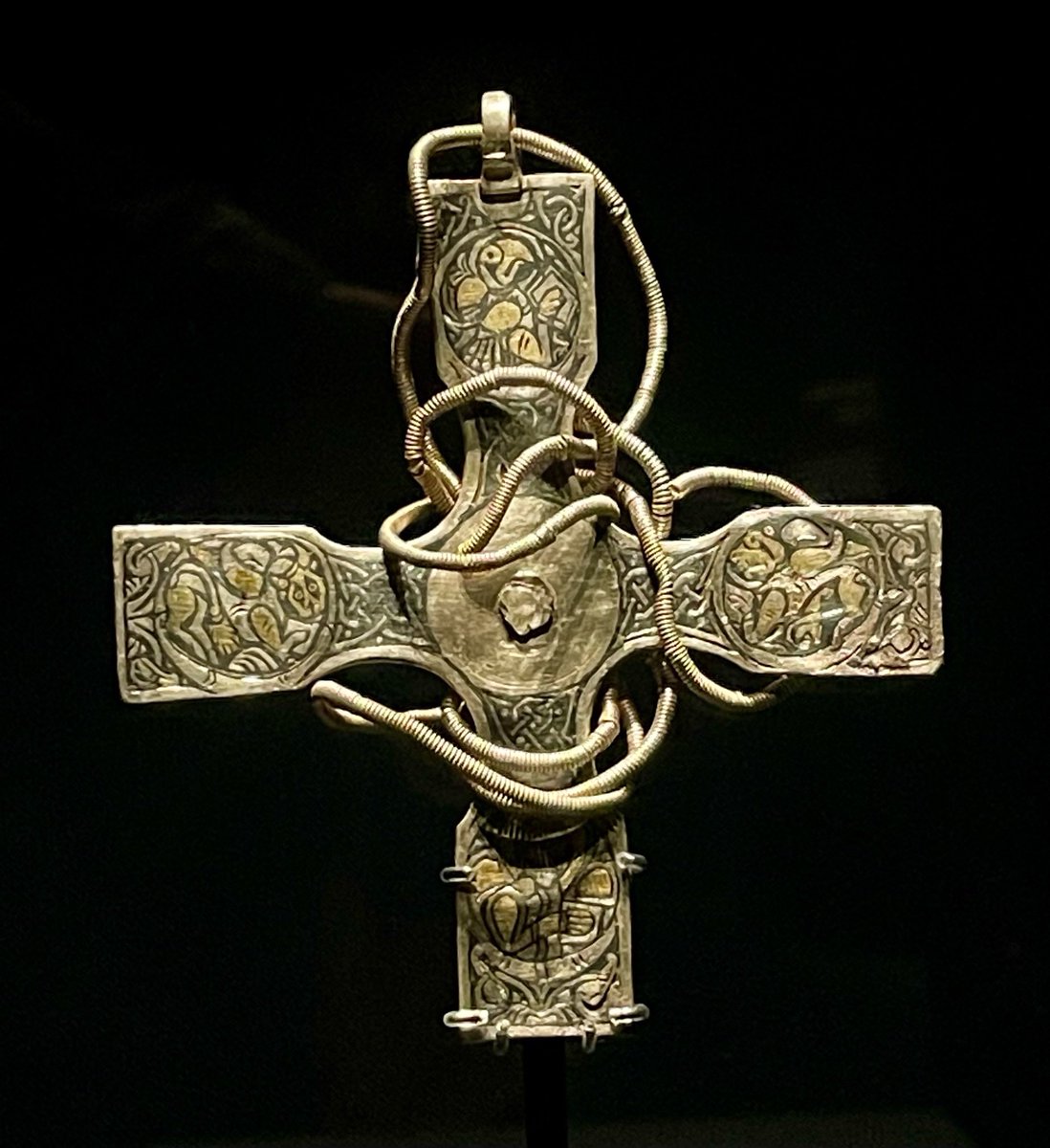 The Anglo-Saxon silver pectoral cross from the Galloway Hoard. The hoard was buried at the beginning of the 10th century, and discovered by a metal-detectorist in 2014 at Balmaghie in Kirkcudbrightshire. The Hoard is now under the care of @NtlMuseumsScot #FindsFriday 📸 My own.