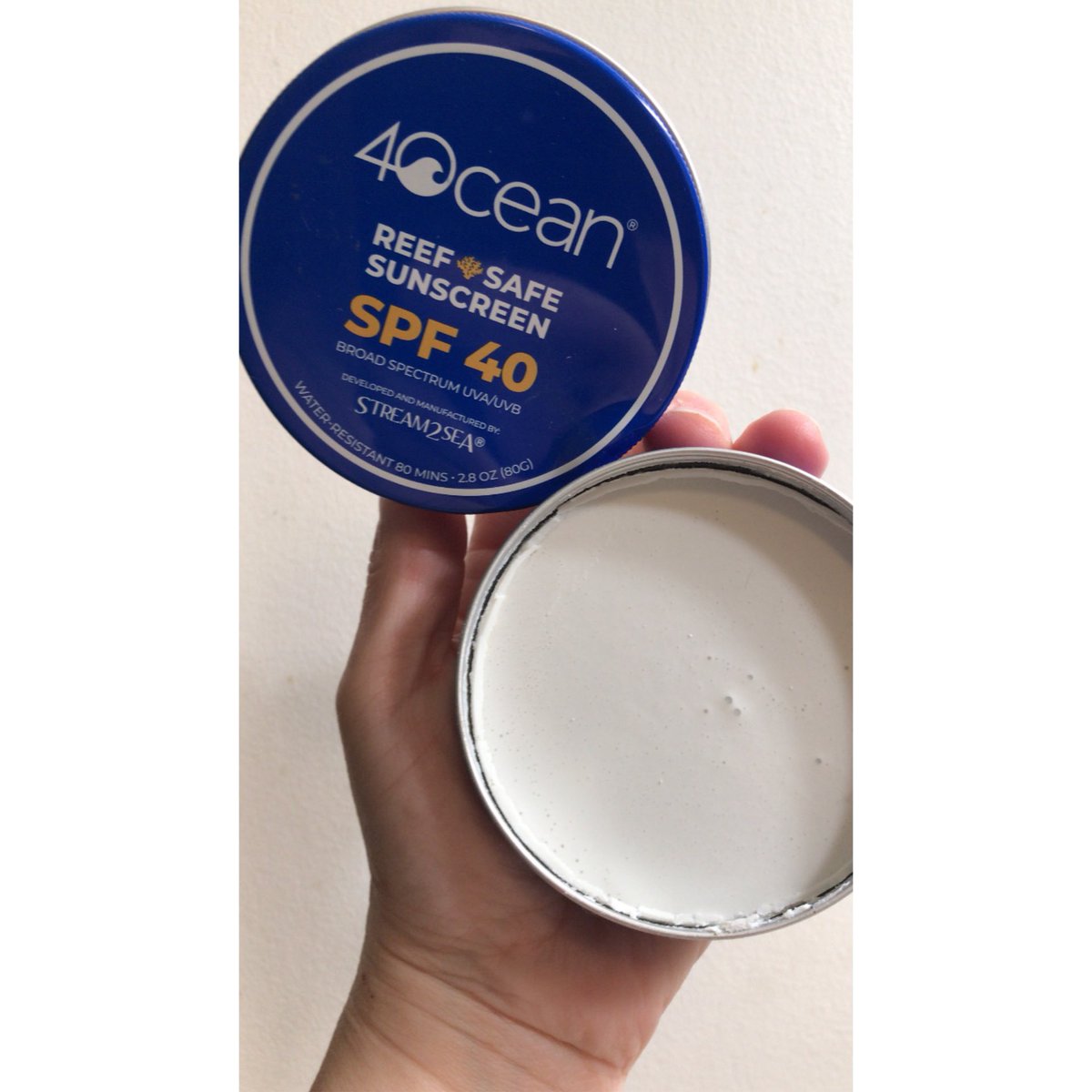 loki_doki21's tweet photo. Now that the sun is coming out from hiding, Iβm using my new #4oReefSafe sunscreen! It keeps my skin safe from the sounds rays and oceans safe from harmful chemicals! Get yours at https://t.co/N2twsgasUV! π Use EM10 to get 10% off your order!! @4ocean #4owavemaker https://t.co/YU5tobUEbV