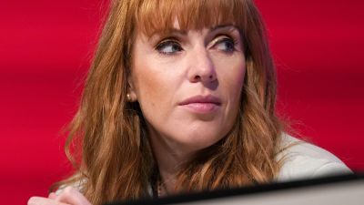 🇬🇧 The Angela Rayner Debacle Won't answer basic Qs or do media rounds Won't publish *alleged* tax / legal advice Facing mounting allegations Labour deflecting, spinning, lying & blatant hypocrisy are insulting to the British people GO Angela & GO NOW #NeverLabour 🇬🇧