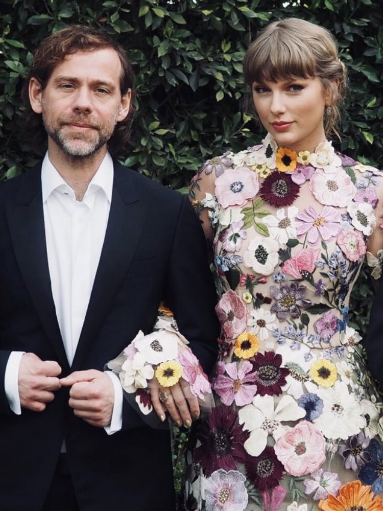 taylorswiftbr's tweet photo. Aaron Dessner é o colaborador PRINCIPAL (12/15) de Taylor nas faixas da edição "THE ANTHOLOGY"! https://t.co/33pFhZOjnH