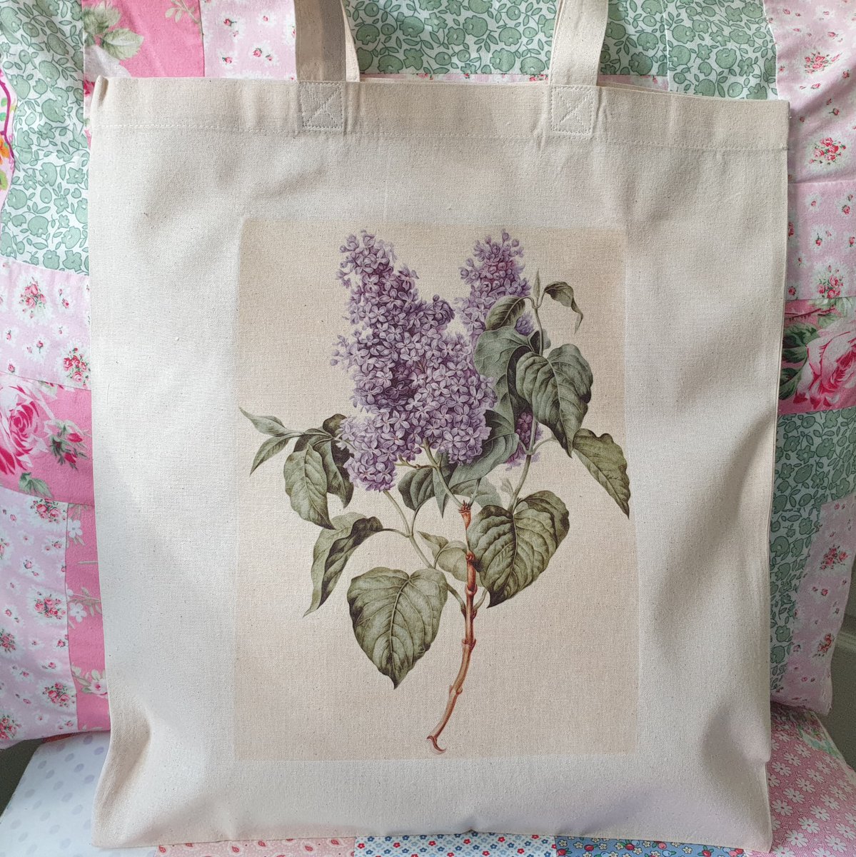 Celebrate lilac season with my lilac print tote. A new addition to my Folksy shop #earlybiz #craftbizparty #lilacseason All totes are sent postage free folksy.com/shops/TheBlueb…