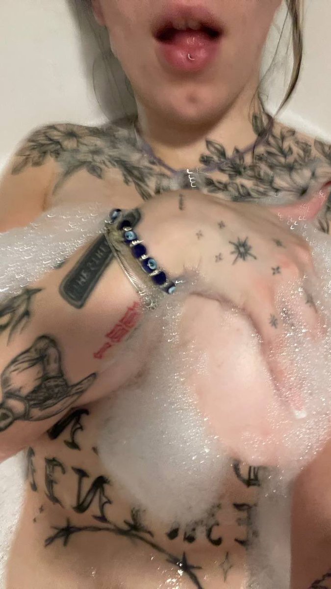 LaceyClayem's tweet photo. Everyone has their own little lewd fantasies😈 I've shared mine with you and I'm waiting for you to share yours with me💋 https://t.co/UKh5RA88CJ