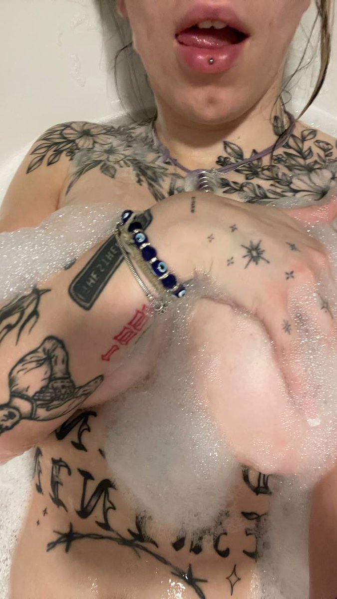 LaceyClayem's tweet photo. Everyone has their own little lewd fantasies😈 I've shared mine with you and I'm waiting for you to share yours with me💋 https://t.co/UKh5RA88CJ
