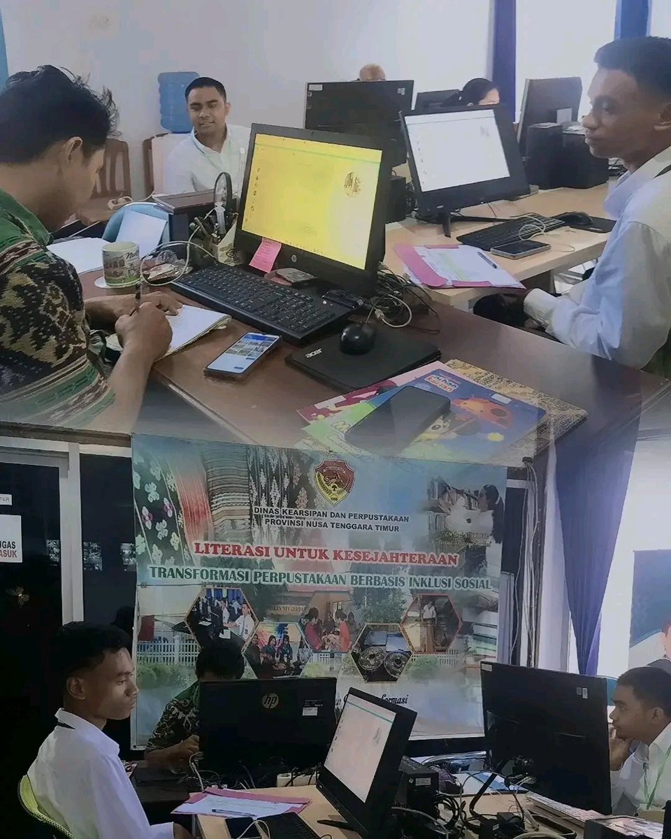Kupang, 18/04/2024 - Hari Pertama | Magang SMA Lentera Harapan Kupang @slhkupang berkaitan dengan dunia kerja sistem pelayanan perpustakaan berbasis otomasi dan digital bertempat di ruang pelatihan Wea Rebo. #arpusprovinsintt #smalenteraharapankupang #magangperpustakaan