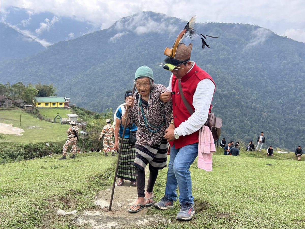 SudarshanNewsNE's tweet photo. An elderly voter in Kurung Kumey District, Arunachal Pradesh, chose to go out to the polling booth instead of opting for home voting.
#ElectionDay #ArunachalPradesh #VotingSpirit 🗳️ #ArunachalElection
@MyGovArunachal @ceoarunachal @ECISVEEP https://t.co/z5PwLpX8Jq