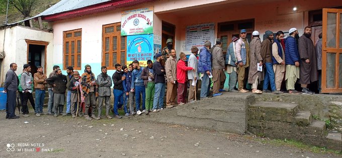 Rain can't dampen the spirit of democracy! Long queues persist at Polling Station no 23 Kuji in AC 54 Ramban, a PwD staff-operated polling station. #SVEEP #RightToVote #Election2024 #BadaltaKashmir #ShiningJammuAndKashmir #TourismJ&K #navratri2024 #NayaKashmir #AwamKiFauj