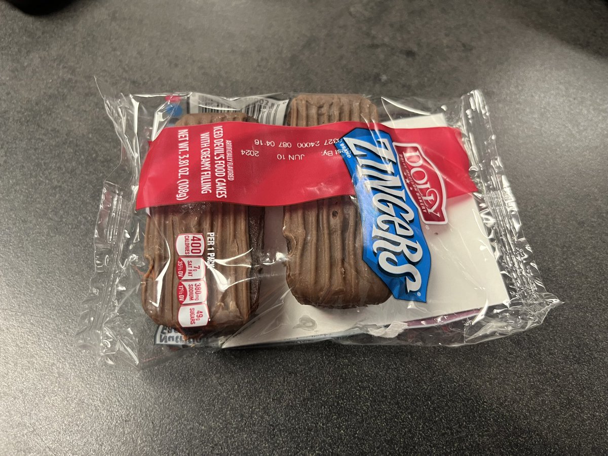 DaRealRyanRiker's tweet photo. Come on @Hostess_Snacks #zingers you guys are slacking. #smh https://t.co/B2PgLmSiqJ