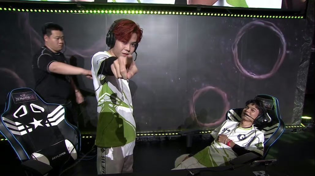 ChaichoAi487_7's tweet image. GH ซนจนกรรมการข้างหลังต้องลุกมาห้าม แล้วพสคนนี้บอกว่า ; กรรมการไม่เคยเจอนักแข่งคนไหนที่จัดการยากขนาดนี้มาก่อน 😹