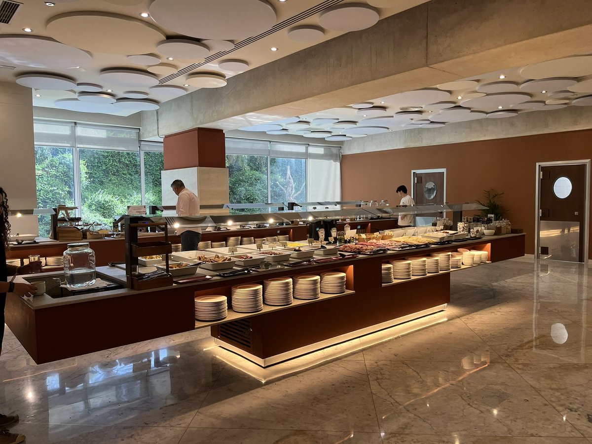 KingsBuffets's tweet image. Espectacular desayuno de Feria de Abril en el hotel @SilkenAlAndalus Sevilla, Ven a probarlo en nuestros nuevos buffets y show cooking!!! Viva Sevilla y olé!