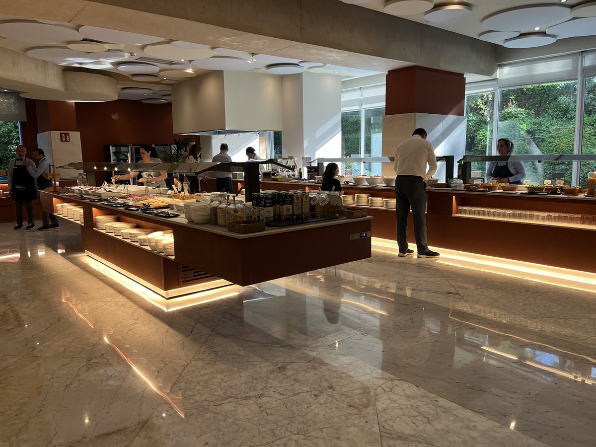 KingsBuffets's tweet image. Espectacular desayuno de Feria de Abril en el hotel @SilkenAlAndalus Sevilla, Ven a probarlo en nuestros nuevos buffets y show cooking!!! Viva Sevilla y olé!