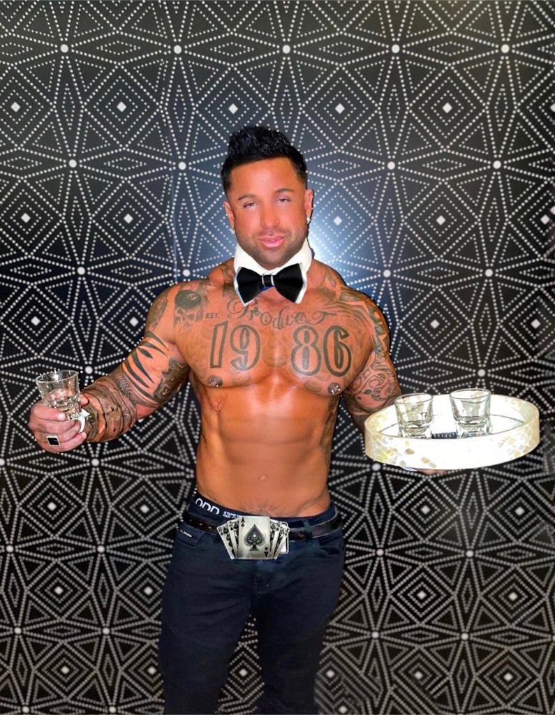 Jersey_Stripper's tweet photo. Who is ready for body shots !!!
#stripper #buffbartending #vegas #malestripper #chippendales #naked #bodyshots #buffbulter https://t.co/Yu1RjWkrb8