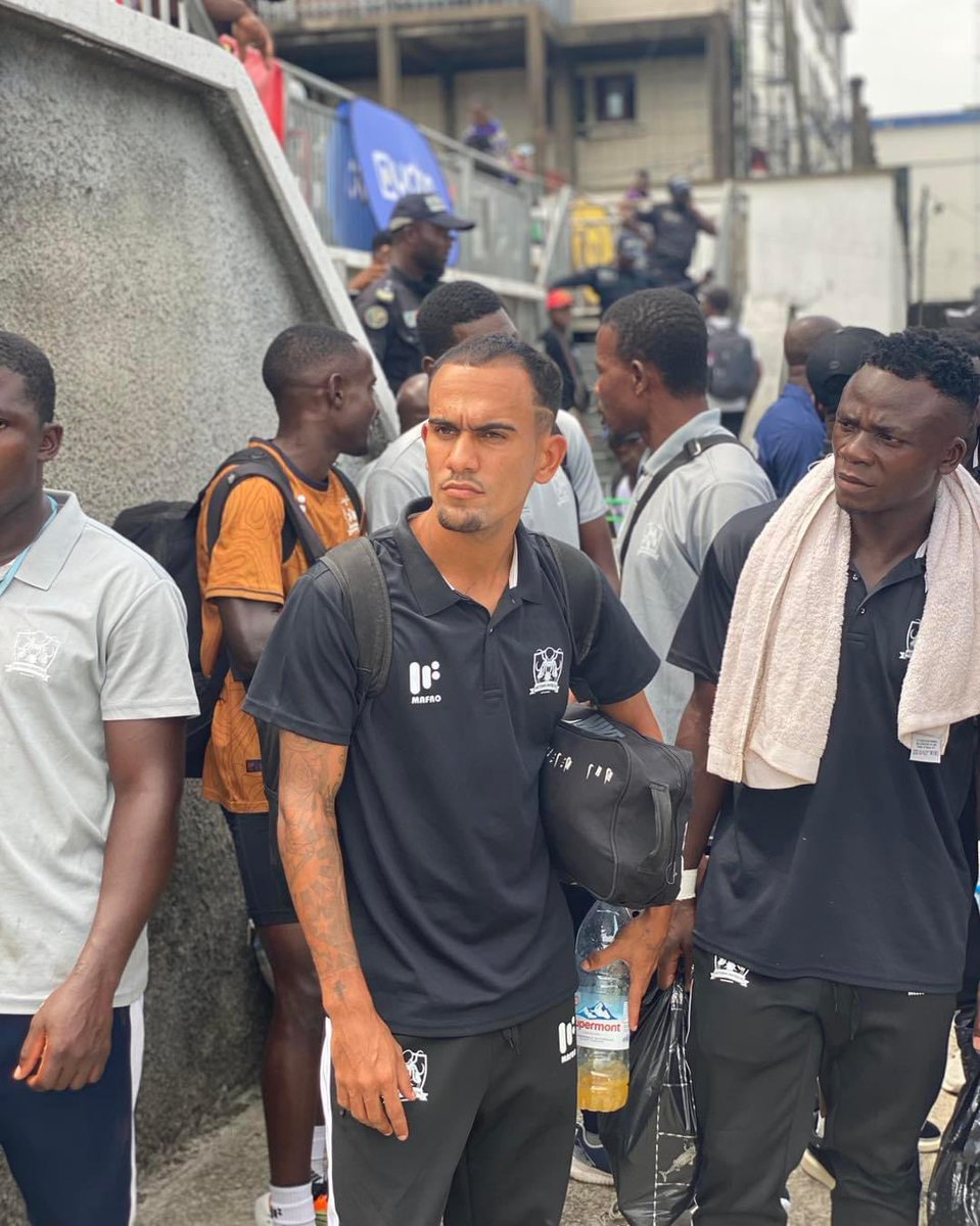 lataniere237's tweet image. Nathan Douala, 17 ans, offre le titre de champion du Cameroun à Victoria United. Un bel hommage à son frère Alexandre Bardelli, qui doit être fier de lui là-haut. 🕊️🕊️👀