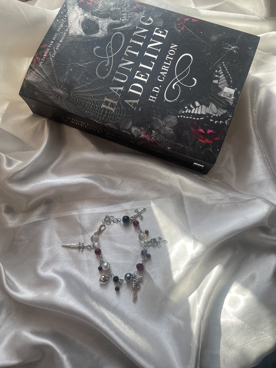 Katexetak's tweet photo. #hauntingadeline https://t.co/Lvj2d6Tj8e