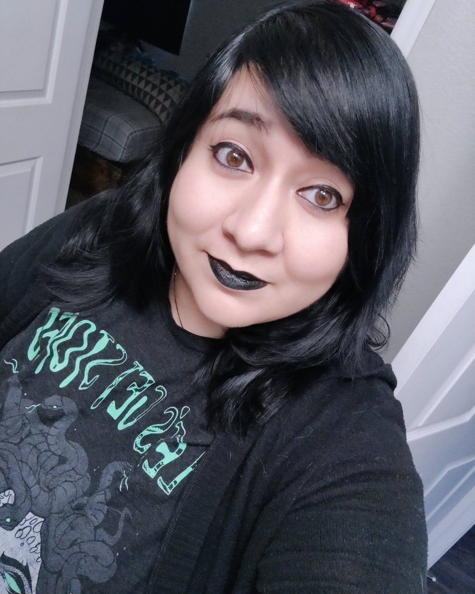 LaLobaEv's tweet photo. 🖤 Black hair and black lipstick🖤 
~missing my goth era~

#twitchstreamer #moderngoth #nugoth https://t.co/txNasOXcTL