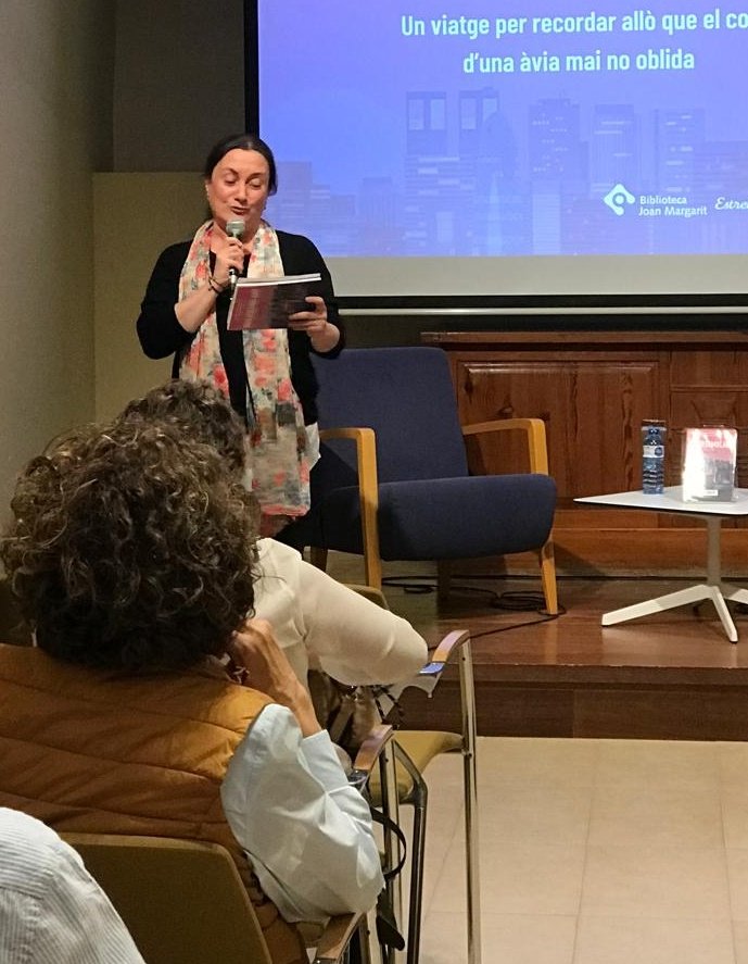 📚 #PrimaveraLiterària- 'Inversemblant' és una novel·la juvenil i de ficció, publicada amb l'editorial #EstrellaPolar.

👉 Paula Vidal, l'autora, firmarà exemplars diumenge 21 d'abril als jardins de #CanGinestar, durant la celebració de la Diada de #SantJordi a #SantJust 🌹