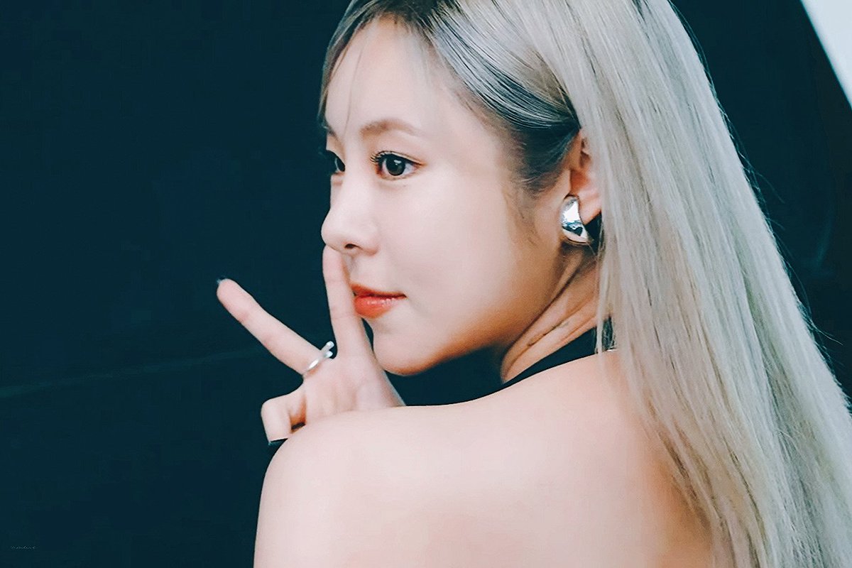 Wonderlust417's tweet photo. 🖤#휘인 https://t.co/QVsldlVsCY