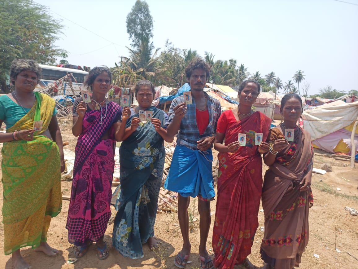 The Jaatikara Community, residing near Ocheri in Ranipet district, consists of 40 voting eligibility. Despite having appropriate voter IDs, they lack awareness of their polling location and are seeking assistance from the District Election Officer. #ElectionWithTNIE @xpresstn