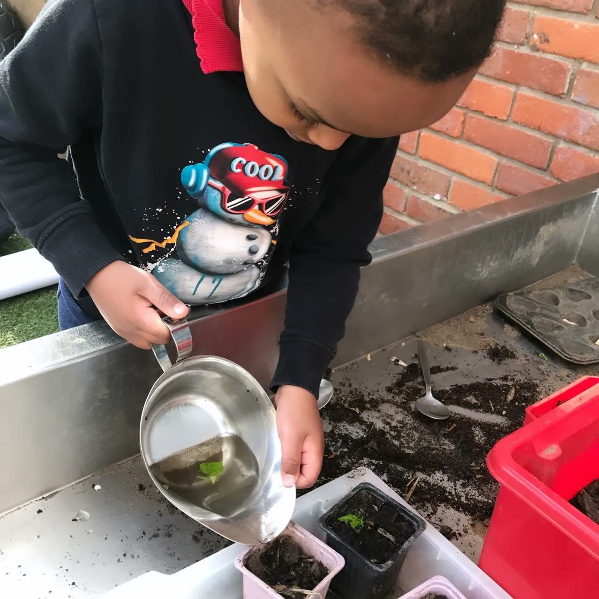 Nursery pupils discovered runner beans this week, finding them in their dried pods. The children filled pots with soil, planted a bean in each and then carefully watered them. “You need to fill a pot first”, “just plant one seed in each pot”, “now we need water”! @LondonSouthEY