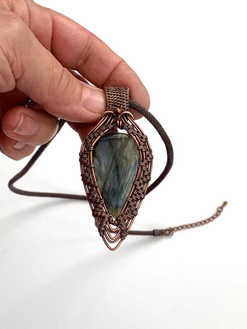 From £19.50 via Etsy, bohemian style pendant, uniquely designed, handcrafted using copper wire, adorned with Labradorite gemstone.

Purchase via Etsy: etsy.com/uk/listing/168…

#labradorite #copper #copperwirewrapped #handcrafted #uniquependant #originaljewellery #bohemianpendant