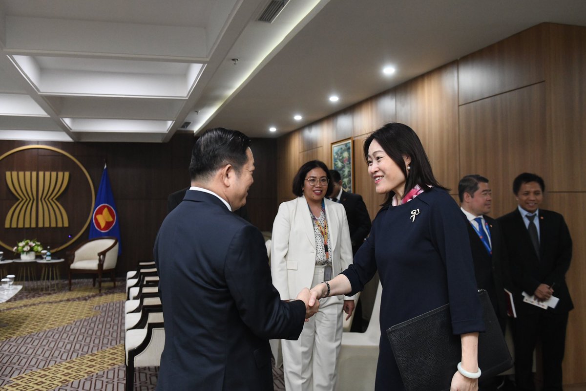 SecGen of ASEAN Dr Kao Kim Hourn today met with Ambassador of the People’s Republic of China to ASEAN Hou Yanqi at the ASEAN Headquarters, to discuss ASEAN-China Comprehensive Strategic Partnership.