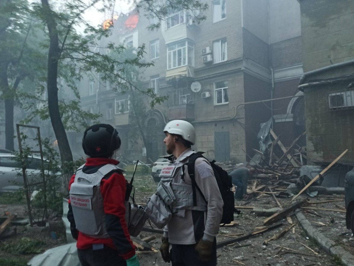 ⚡️Dnipro. Аnother rocket attack on the city claimed the lives of 3 people,including one child,and 15 people were injured of varying degrees of severity. A residential building and two infrastructure facilities were damaged. Our volunteers are working at the sites of the shelling.