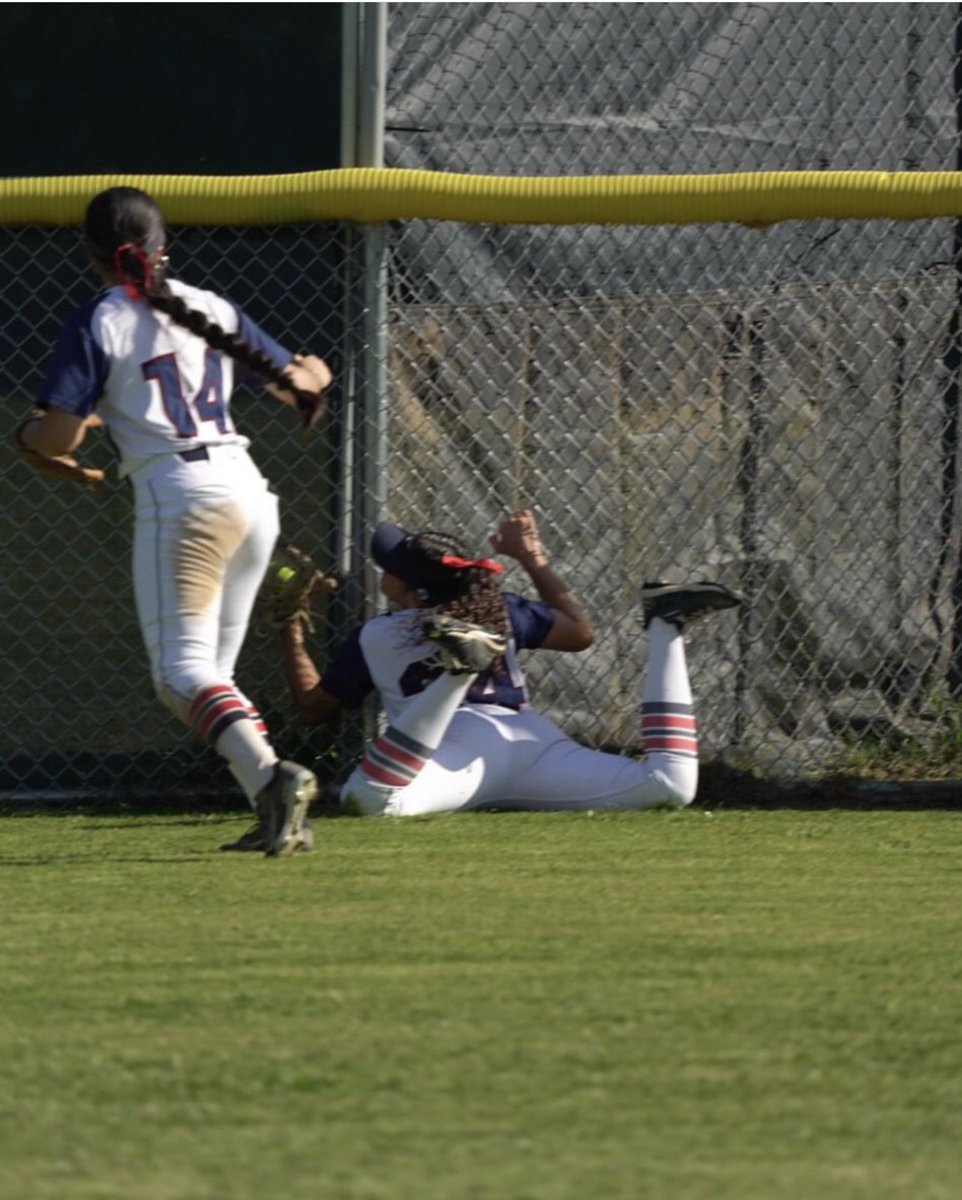 ⚔️🥎 Epic catch by <a href="/Brooke_C24/">Brooke Camacho</a> in today’s game vs. Amat. Photo Credit: richies_photos_ <a href="/James_Escarcega/">James Escarcega 📈🏈🏀⚾️🥎 🤼🤽🏽‍♂️🏊🏼‍♀️🏌🏻⚽️</a> <a href="/SGVNSports/">Fred J. Robledo 👨🏻‍💻</a> <a href="/coachmark_48/">Mark the Shark</a> <a href="/tspeterson40/">Tim Peterson</a> <a href="/mikehuntley63/">Michael Huntley</a> <a href="/GhostsofStPaul/">The Ghosts of St. Paul Football</a> <a href="/RichardAvina4/">Richard Avina</a> <a href="/SPHSSports/">@SwordsmenAthletics</a>