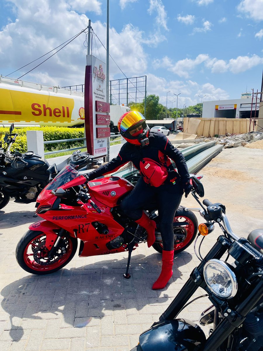 Bikergirlel's tweet photo. I Feel The Weekend Coming 😉😉😉 #bikergirl #bikergirlel #yamahr7 #yamahatenere700 #redcrazy #loveforred #weekendvibes #womenwhoride #fyp #viral https://t.co/glqoXT6LHO