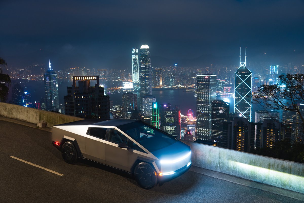 Cybertruck day and night in Hong Kong 🏙️🌃