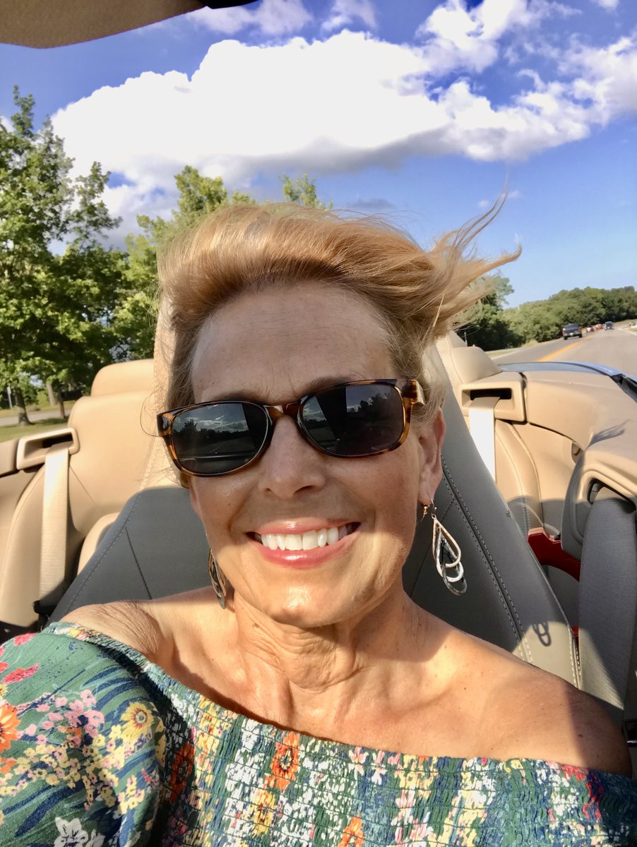 weslarson's tweet photo. HAPPY BIRTHDAY, TRICIA! https://t.co/l3InNDYCFz